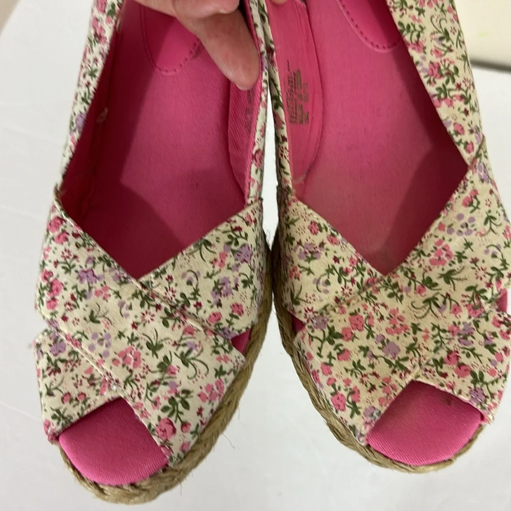 Chaps Pink Floral  Fabric Corala Peep Toe Espadrille Wedge Sandals Size 9B